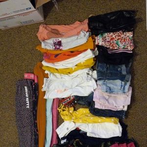 Lot of 25 pieces of clothing